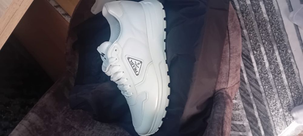 Adidași PRADA Milano albi – design premium, stare foarte bună