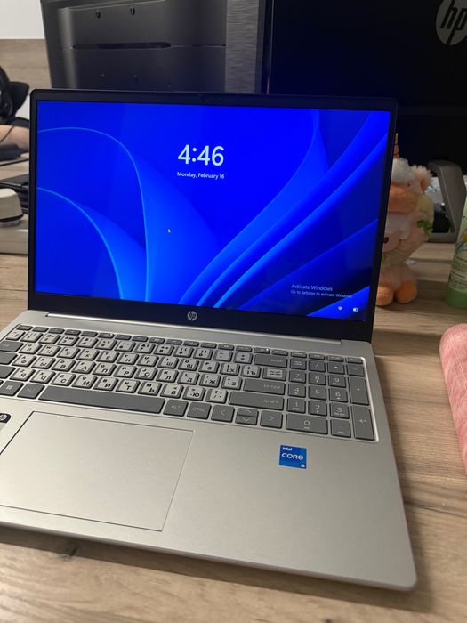 Srochna Noutbook HP sotiladi