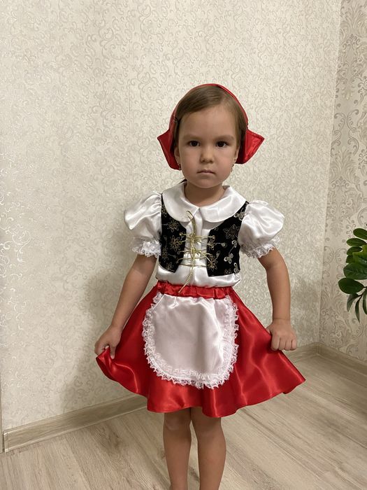 Прокат новогодних костюмов и платьев