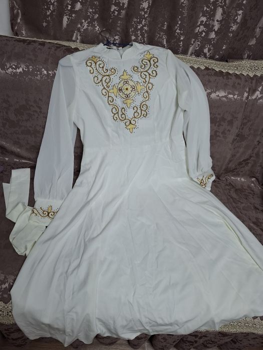 Продам белое платье