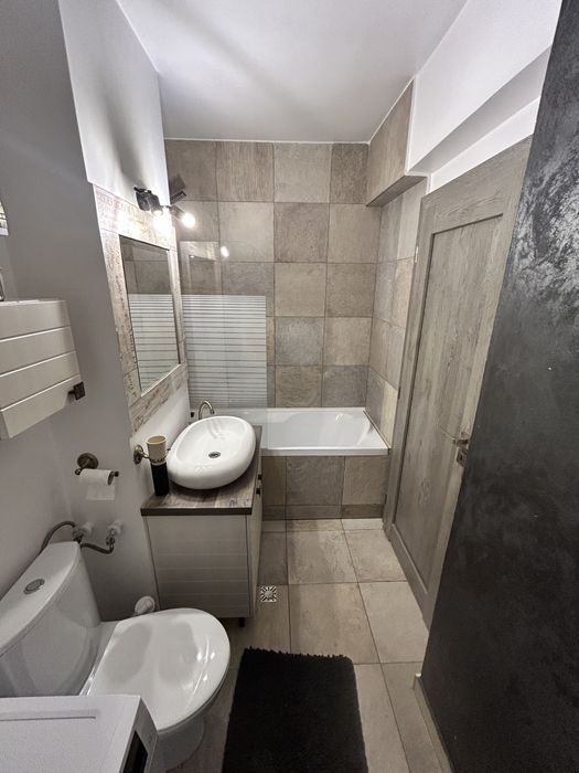 Inchiriez apartament 1 camera tip studio