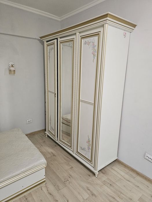 Продаётся кровать + шкаф