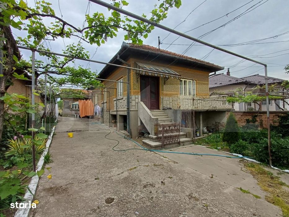 Casa pe plan parter, cu teren aferent de 6500mp, situata in Stanesti