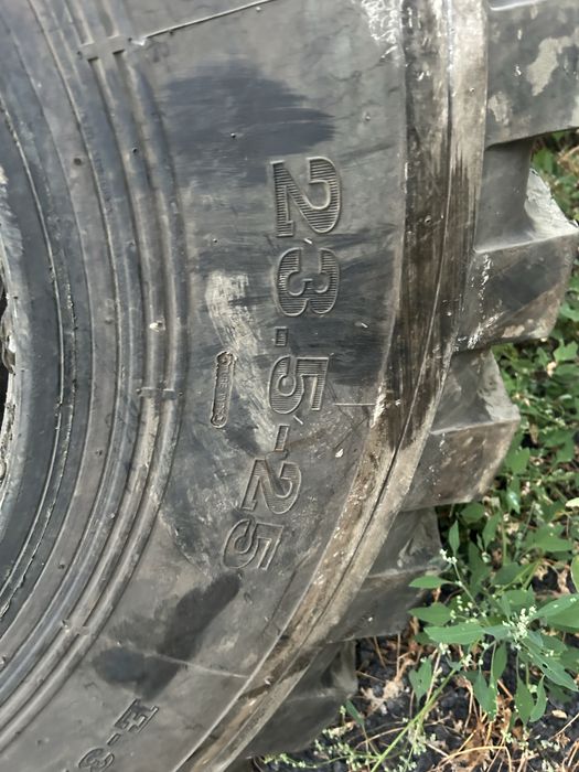 Продам резину на погрузчик цена 10000