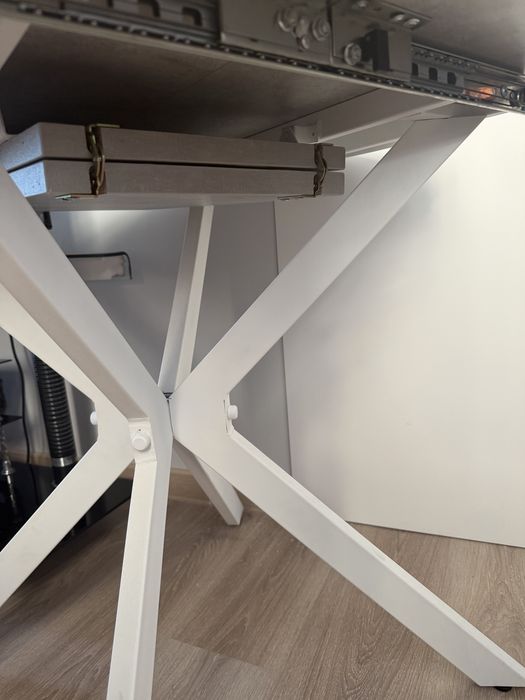 Продам раздвижной грулый стол