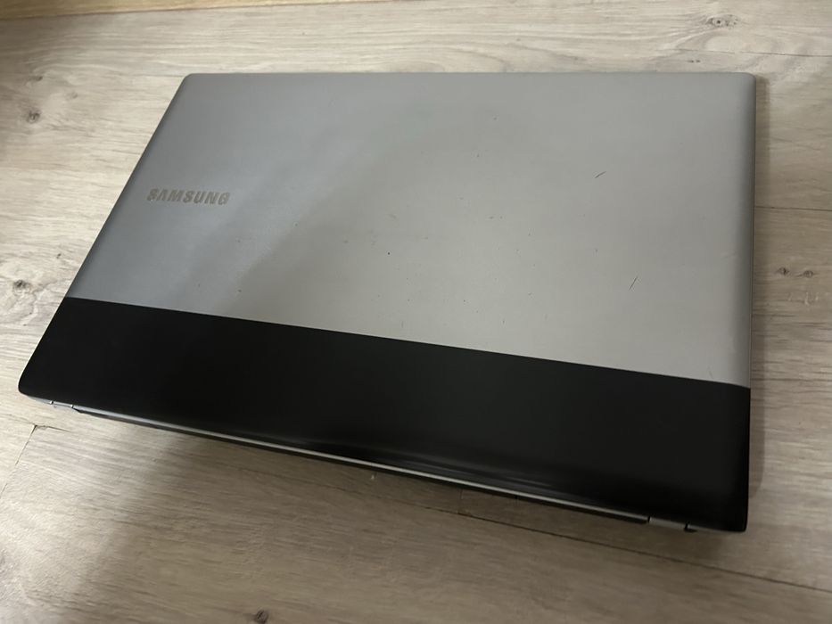 Ноутбук фирмы Samsung intel i3