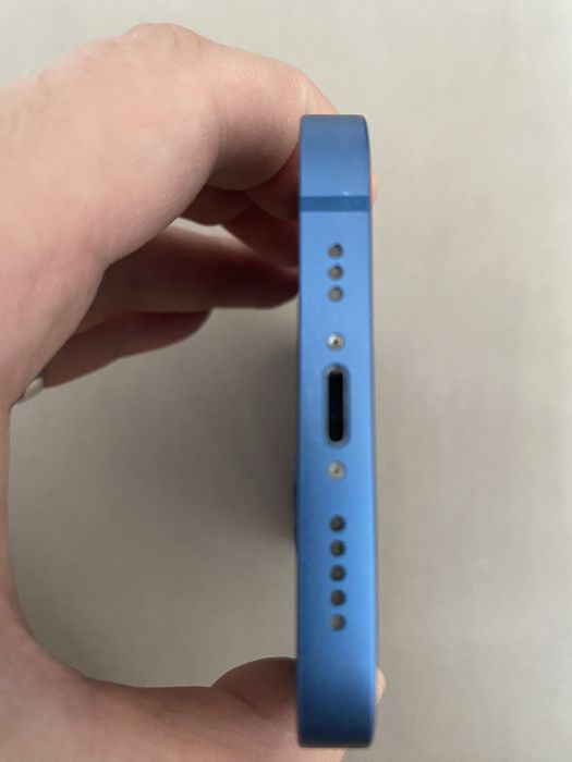 iPhone 13 в отличном состоянии