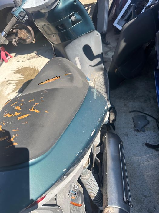 2 Scuter ,1 piagio x9 250 cmc ,1 aprilia leonardo de 125 cmc + moped