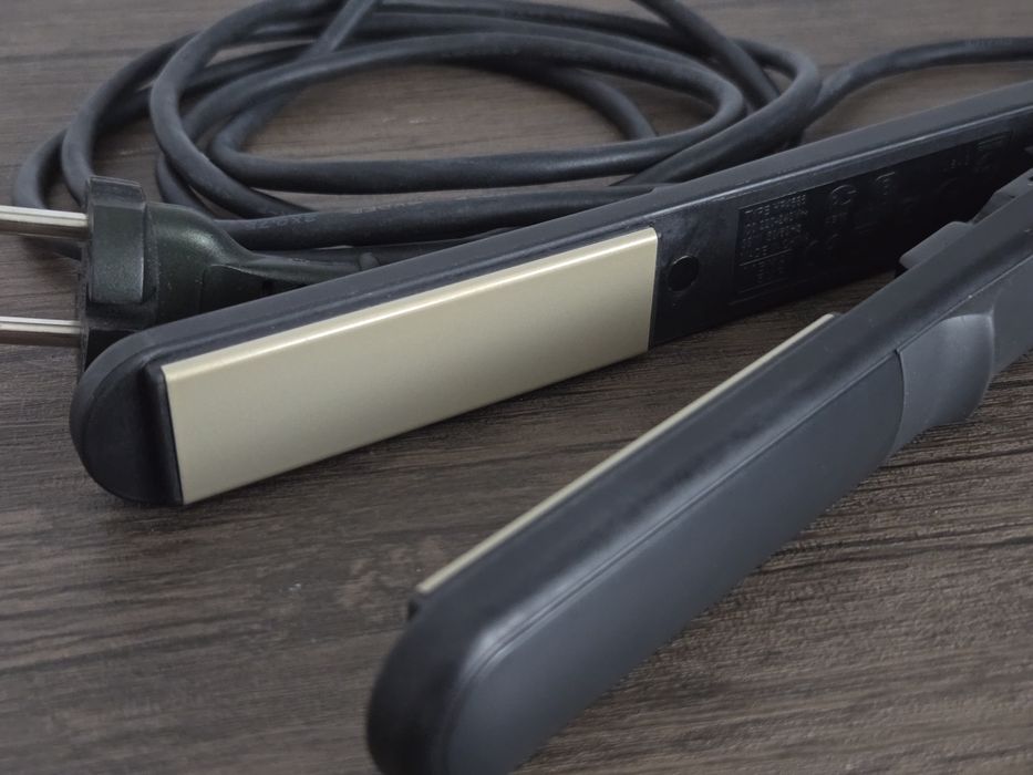 Placa de indreptat parul, Philips SalonStraight Control HP4686, Placi ceramice si control de temperatura