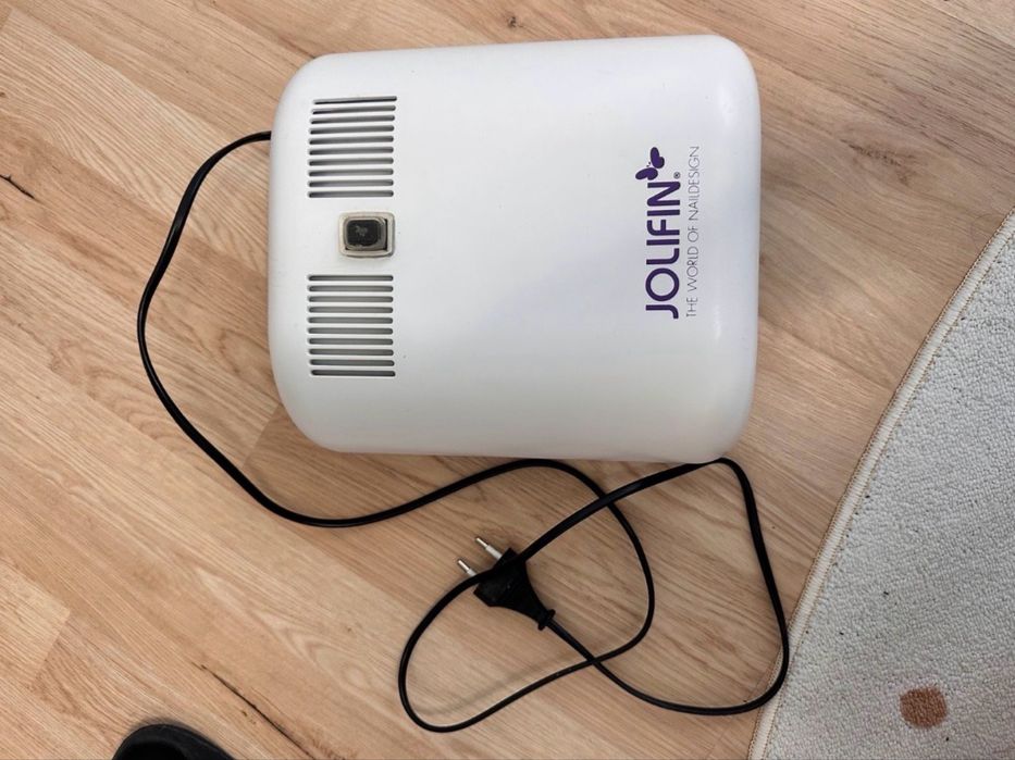 Vând lampă de unghii în stare foarte bună, perfectă 1