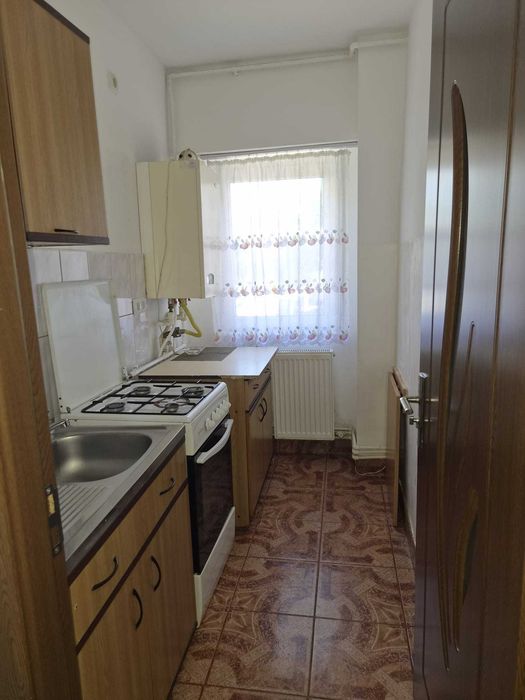 Închiriez garsonieră