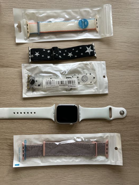 Apple Watch Series 8 45mm + каишки