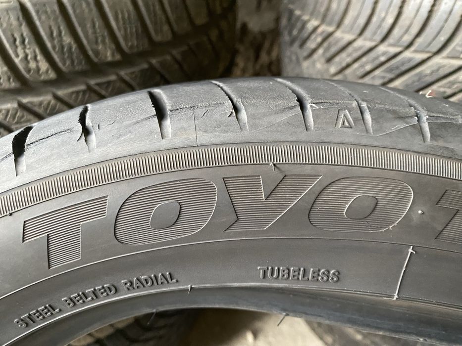 225/50/18 пара бу TOYO