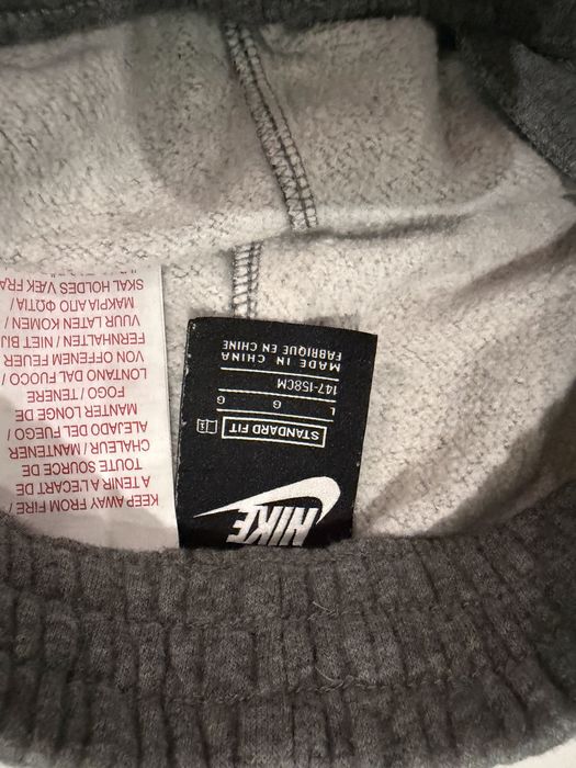долнище nike в цвят сиво