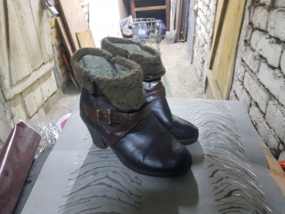 Продам женские сапоги