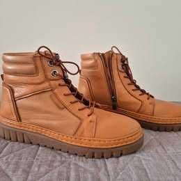 Номер 37,5 Нови дамски боти от естествена кожа