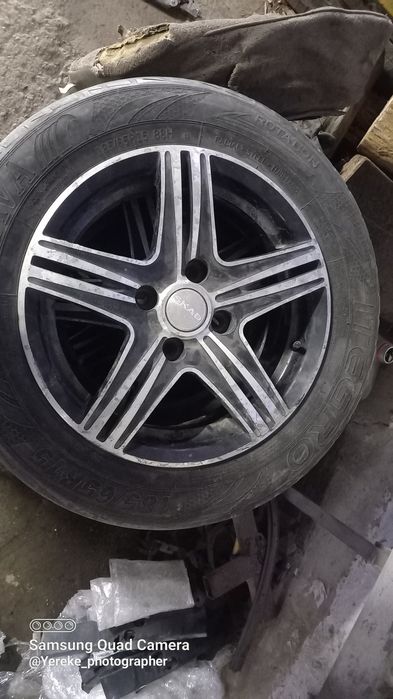 Продам титанка r15  с покрышками