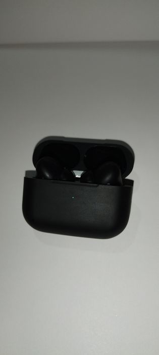 Продавам airpods слушалки трето поколение с подарък калъф