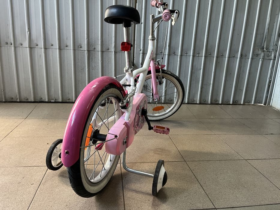 Bicicleta b’twin cu roti ajutatoare