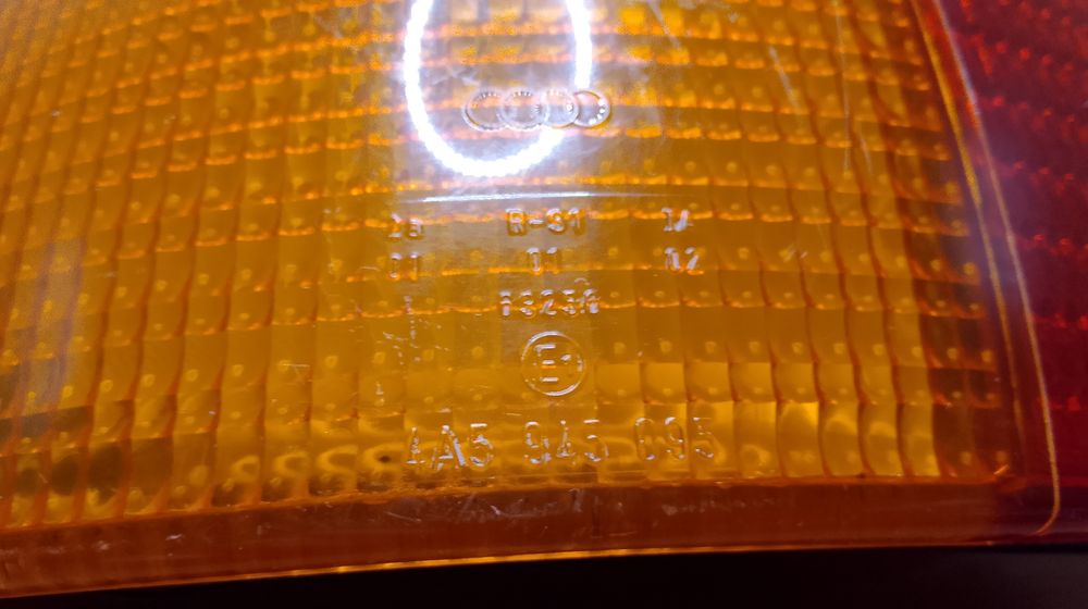 Задний поворотник Audi 100 c4