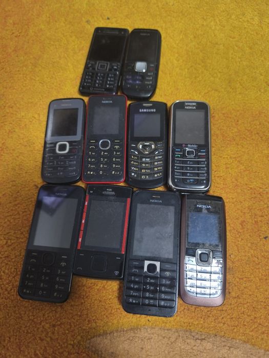 Vând telefoane defecte