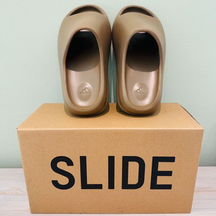 Super Reducere ! Yeezy Slide - Core (Maro)