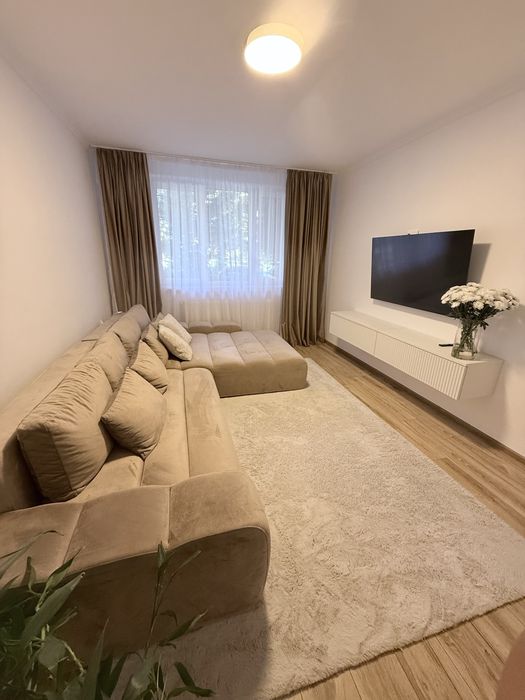 Vand apartament 3 camere Calea Bucuresti