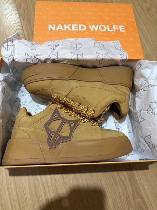 Naked wolfe kosa