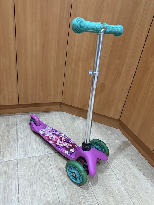 Детский самокат для девочки