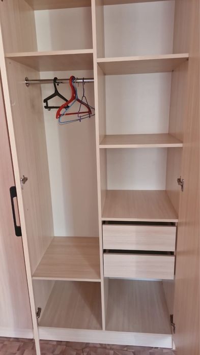 Продам кровати и шкафы