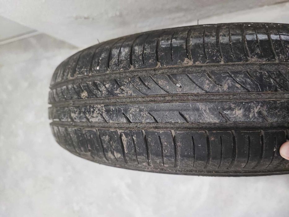 Продавам съхранявани в мазе 4бр гуми KUMHO 175/70  R14