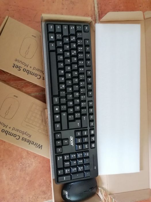 Tastatura Poloneza și mouse wireless Acer set Akr9000