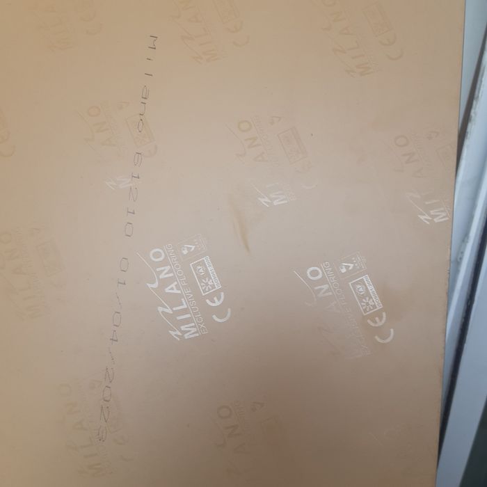 Таркет ламинат сотилади