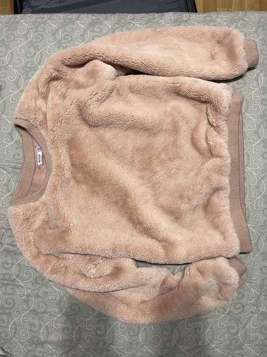 Дамски блузи и дрехи