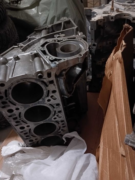 V-образни блокове за маси