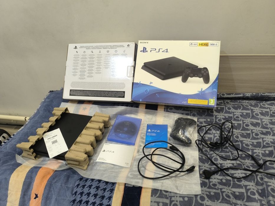 Playstation 4 slim