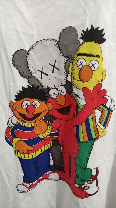 Uniqlo x KAWS x Sesame street L size мъжка тениска