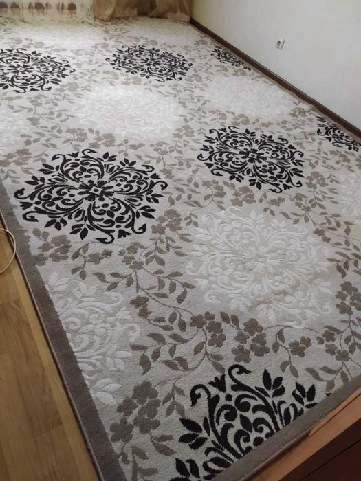 Продам 1 ковер в отличном состоянии