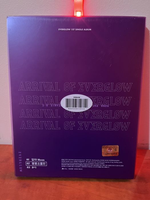 К-Поп албум “Arrival of Everglow”