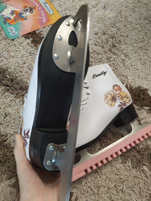 Продам коньки ))