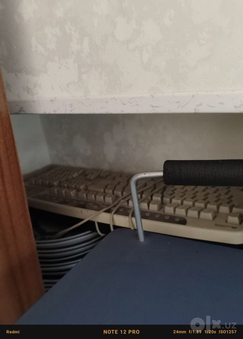 Kompyuter sotiladi stol bilan