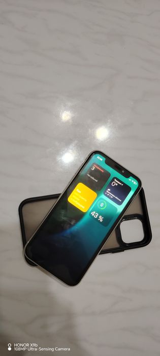 Продам айфон 11 с коробкой белого цвета