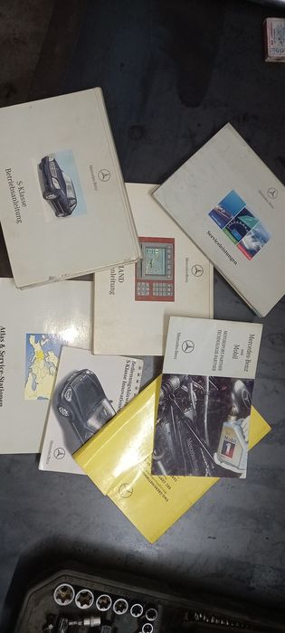 Продам оригинальную книжку от Мерс W220