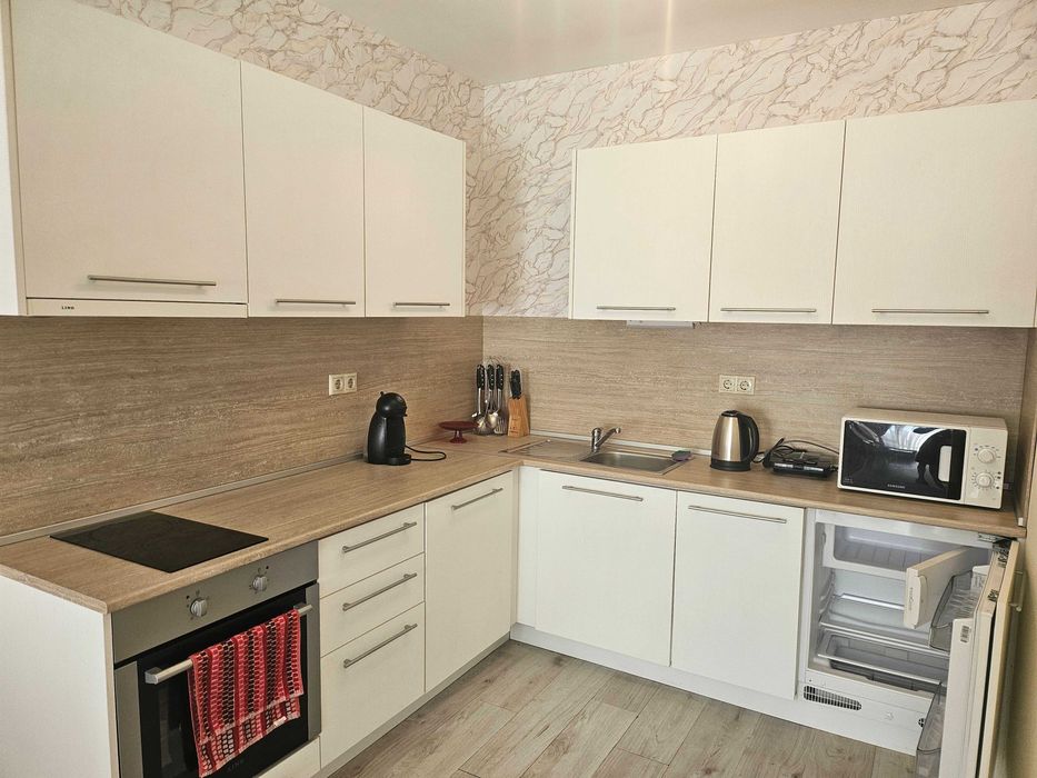 Продава се Двустаен апартамент в Варна, Аспарухово - 81 кв.м за 1544 €/кв.м - Снимка #4