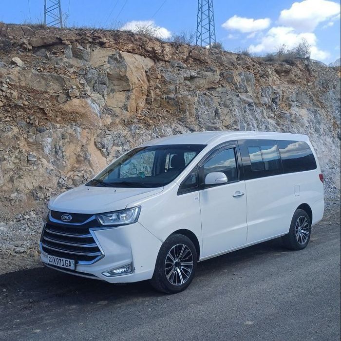 JAC M4 Mikroavtobus
