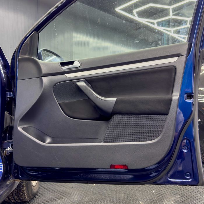 Retapitare Fete Usi Material Alcantara/Textil Toate Marcile Auto