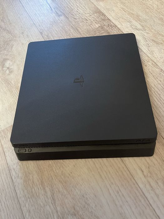 Продам PlayStation 4