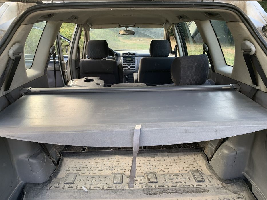 На части. Тойота Авенсис Версо, 2002 г., дизел, 2000 куб., 116 к.с