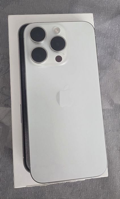 Продавам iPhone 15 pro 128 gb