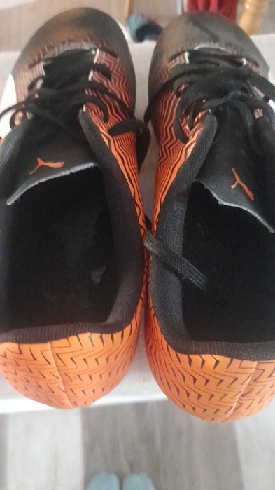 Cramponi puma aproape  noi